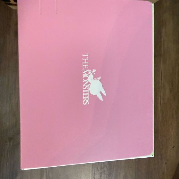 THE MONSTERS - Exciting Macaron Vinyl Face TOFFEE BNIB - Picture 8 of 11